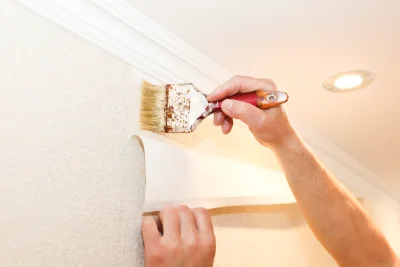 Pose de papier peint à Lantages — revêtements muraux et toiles de verre